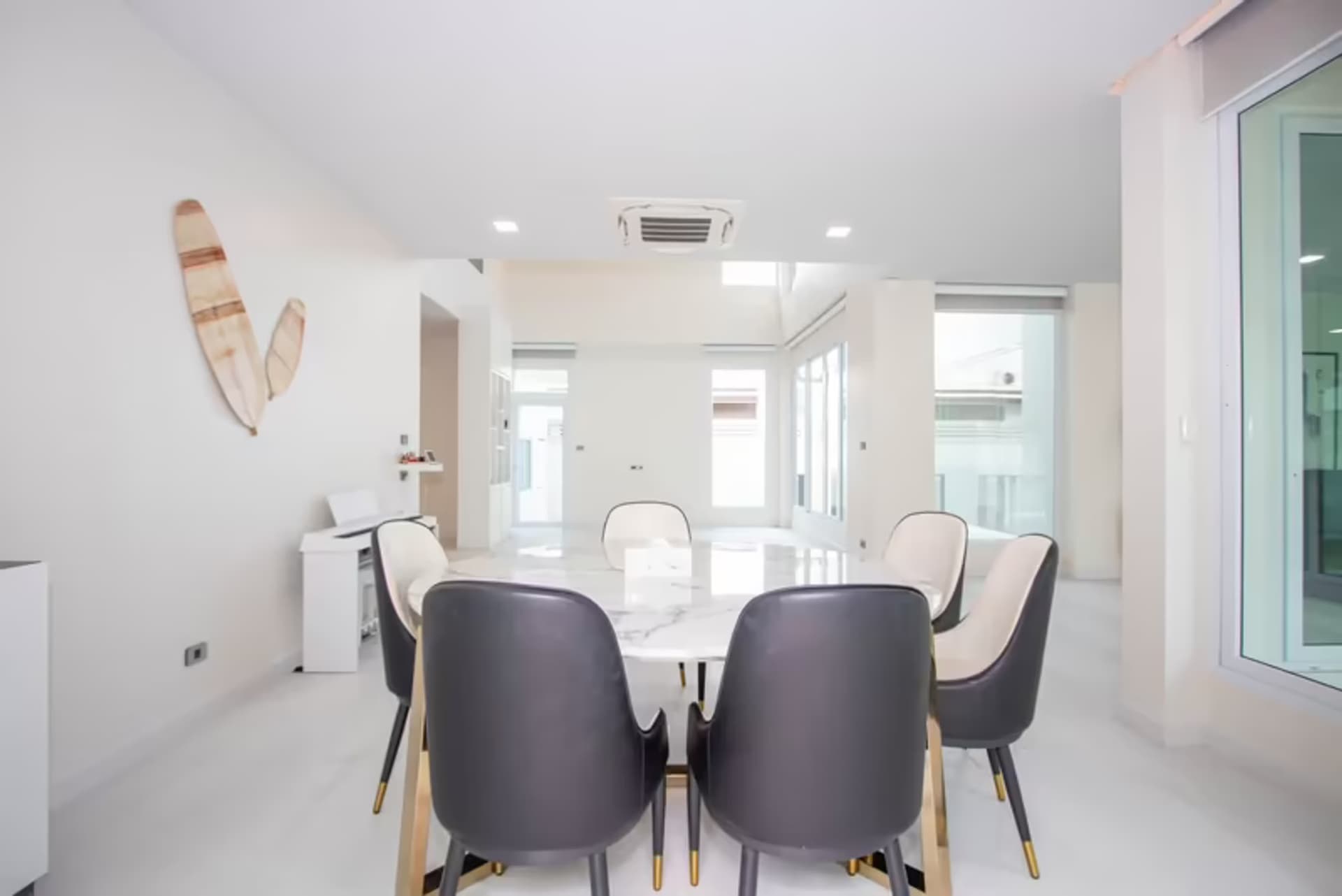 Luxury Minimalist - Image 3