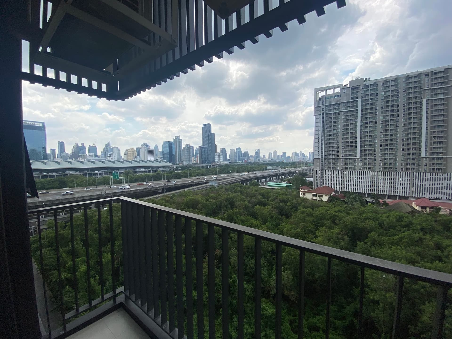 Condo for Rent at Life Asoke Hype - Image 10