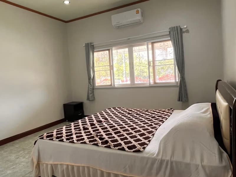 4 Bed House for Rent in San Kamphaeng