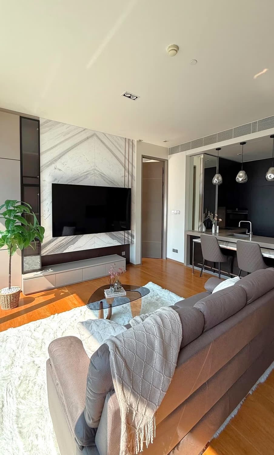 1 Bed Condo for Rent in Bang Rak - Image 1