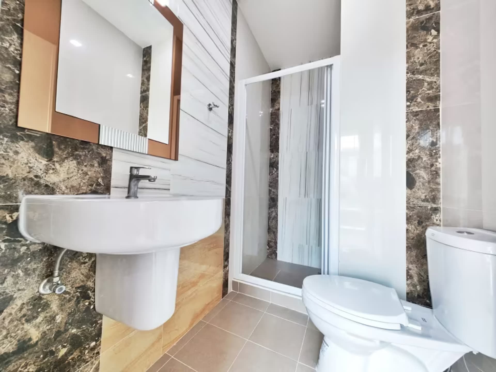 4 Bedroom House - Image 5