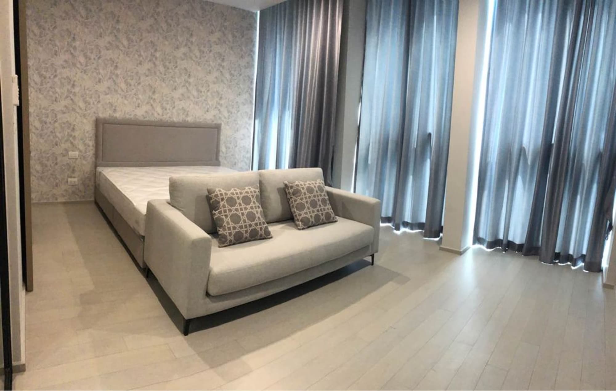 1 Bed Condo for Rent and Sale  Near Phloen Chit BTS - Image 1