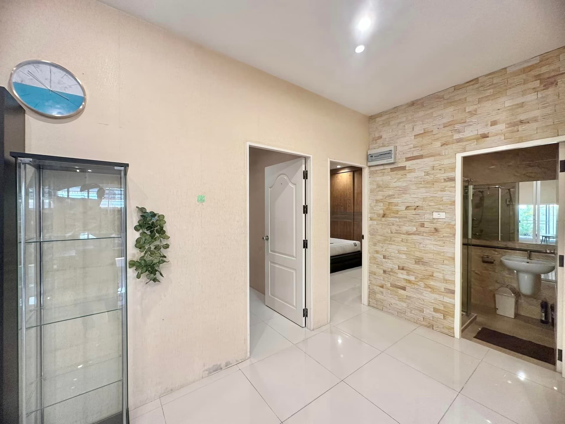 2 Bedroom House - Image 6