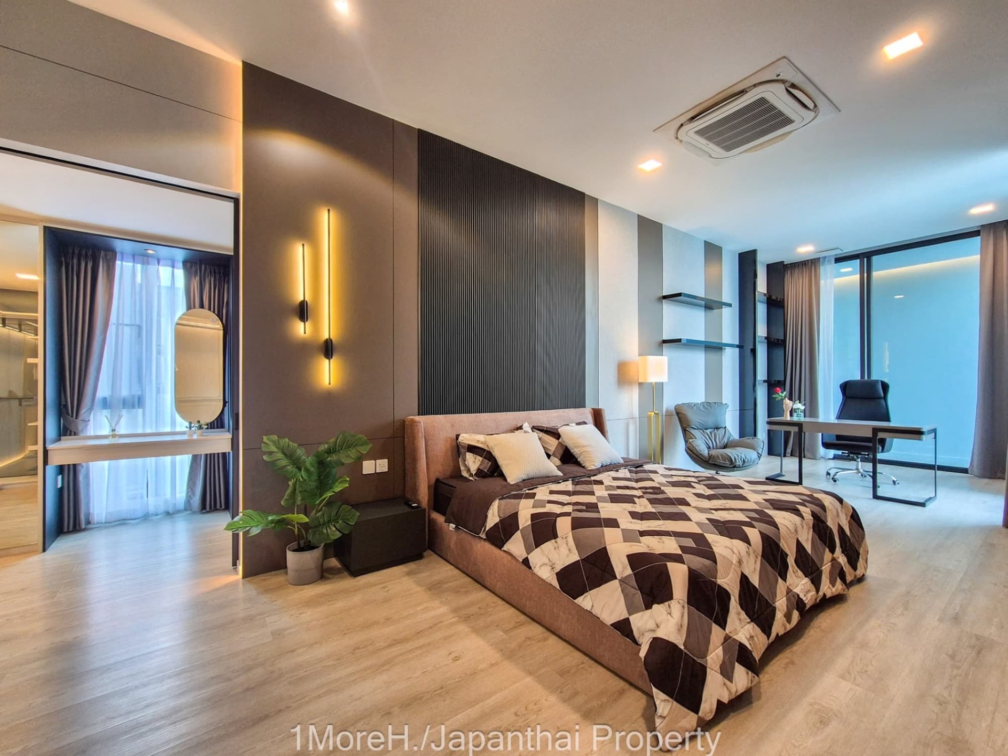 4 Bed House for Rent and Sale in Saphan Sung - Image 9