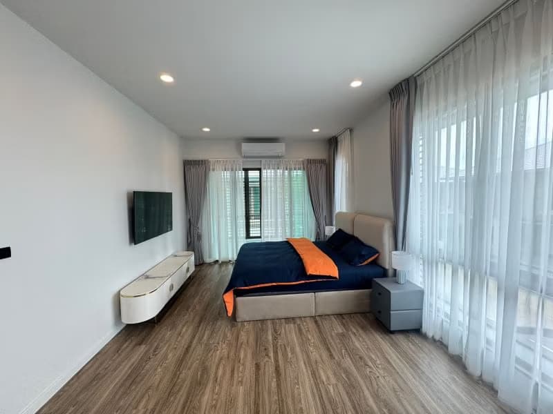4 Bed House for Rent in Bang Kapi