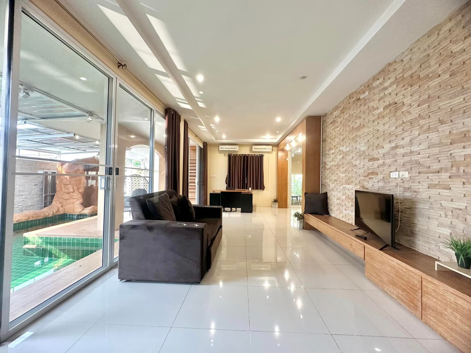 2 Bedroom House - Image 3