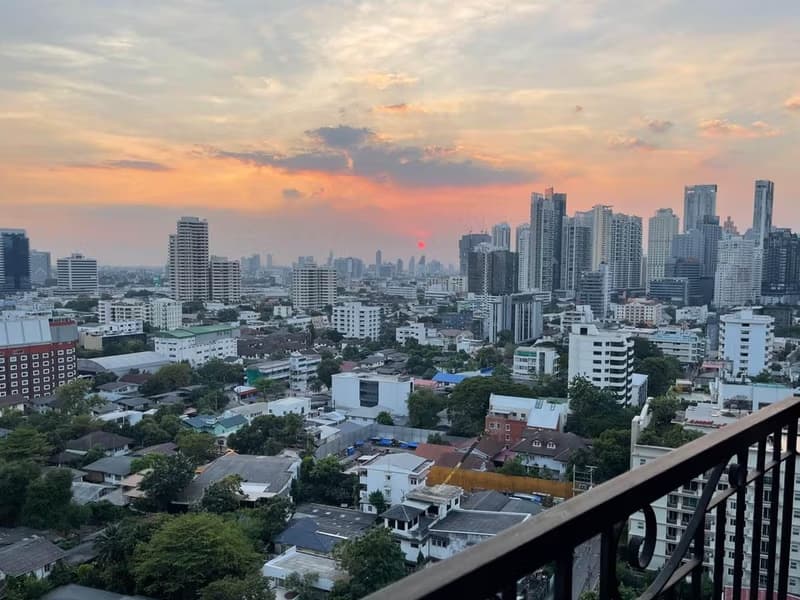 Condo for Sale at The Crest Sukhumvit 34