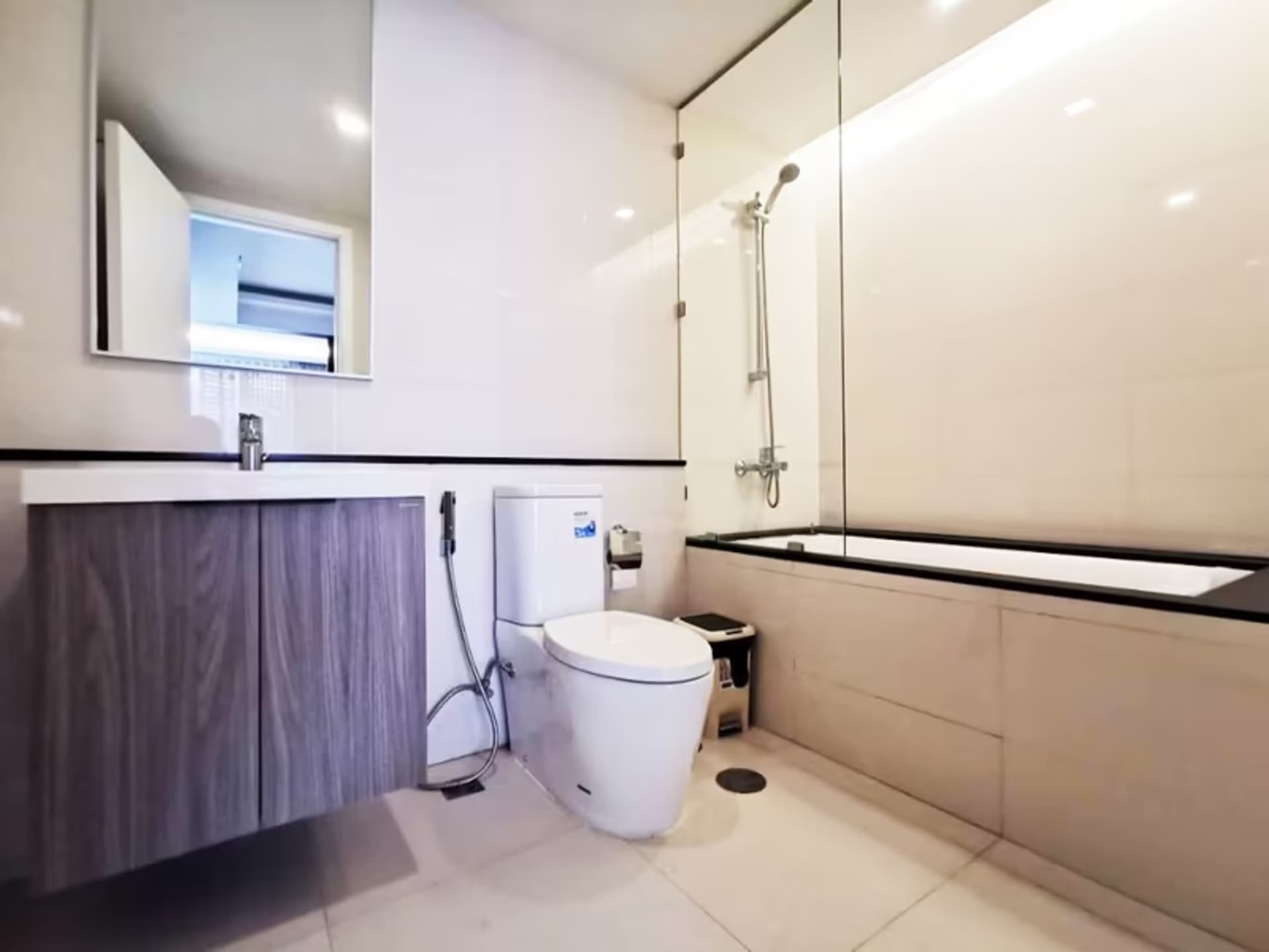 Condo for Sale w/Tenant, Sale at Circle REIN Sukhumvit 12 - Image 5