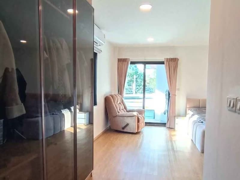 House for Sale in Phra Khanong.