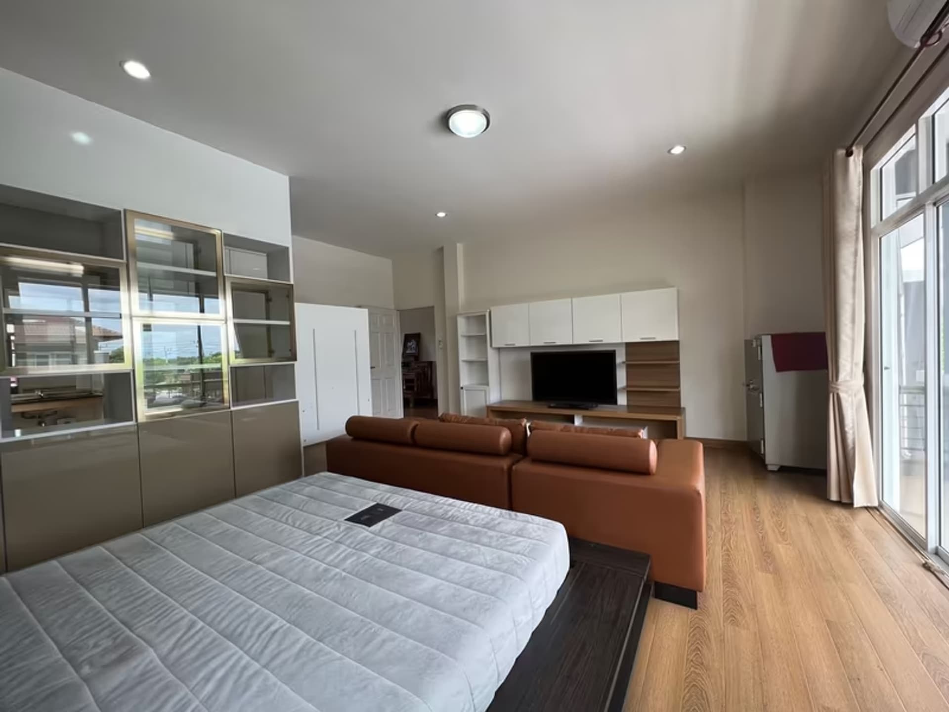 4 Bedroom House - Image 15