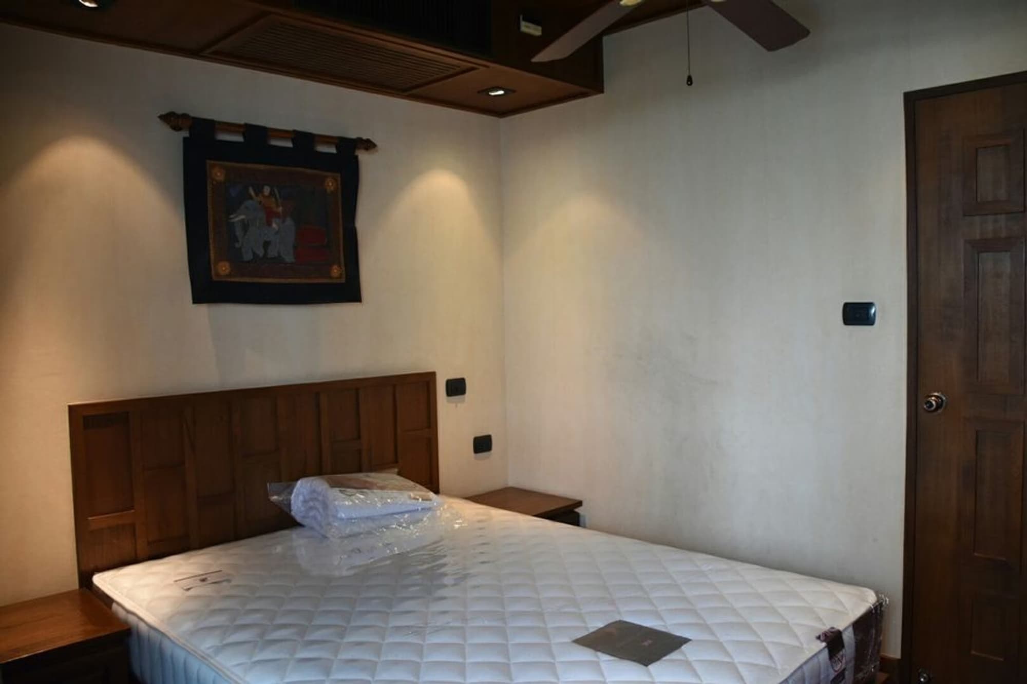 2 Bed Condo for Rent and Sale in Bang Rak - Image 4