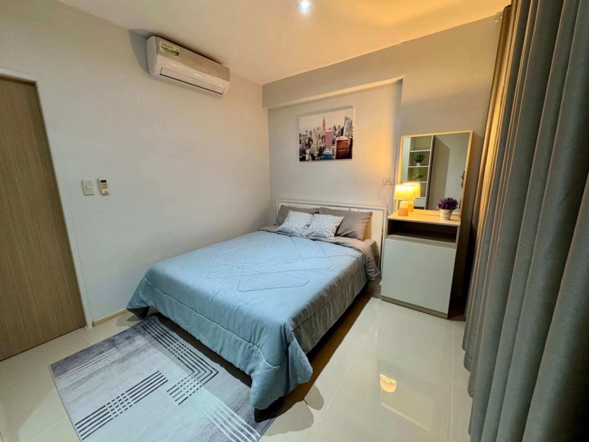 2 Bed Condo for Rent in Huai Khwang - Image 7
