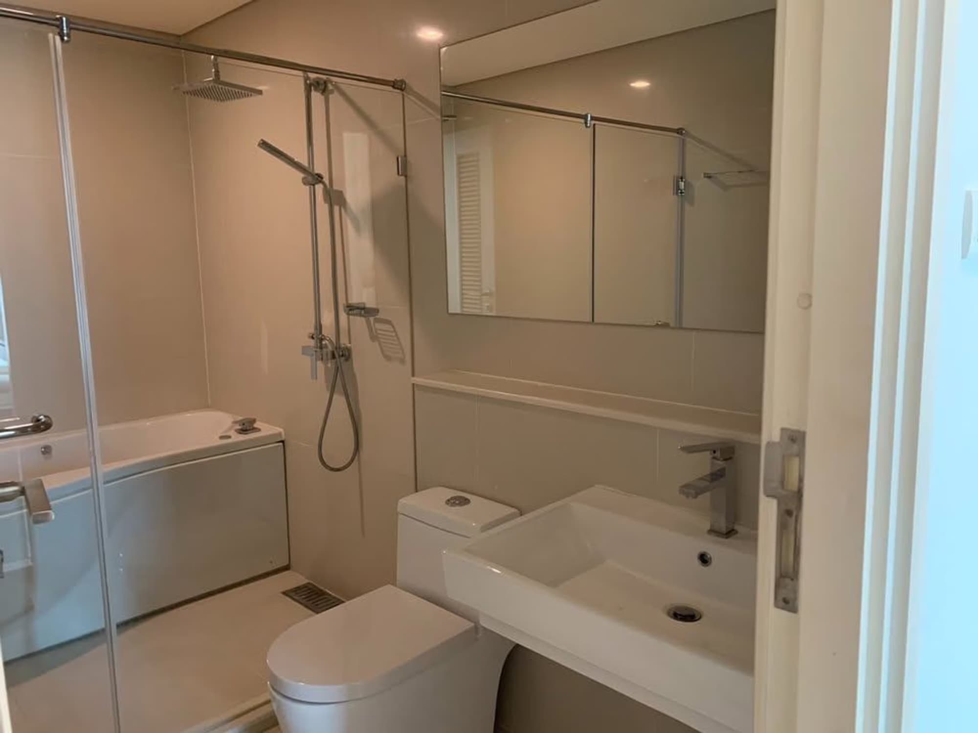4 Bed Condo for Rent in Watthana - Image 15