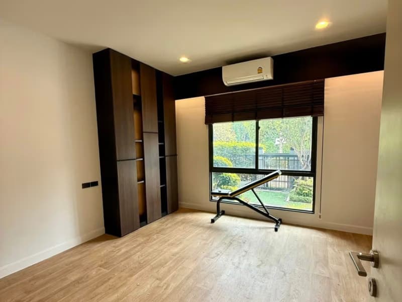 4 Bed House for Rent in Bang Kapi