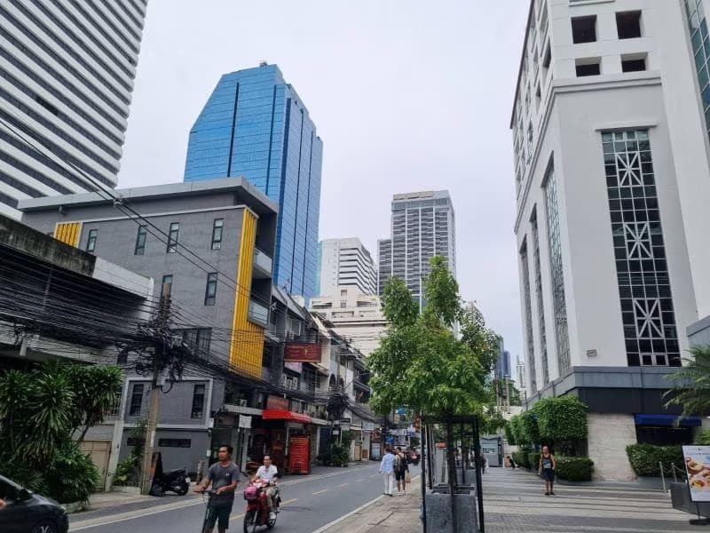 1 Bed Commercial for Rent in Huai Khwang