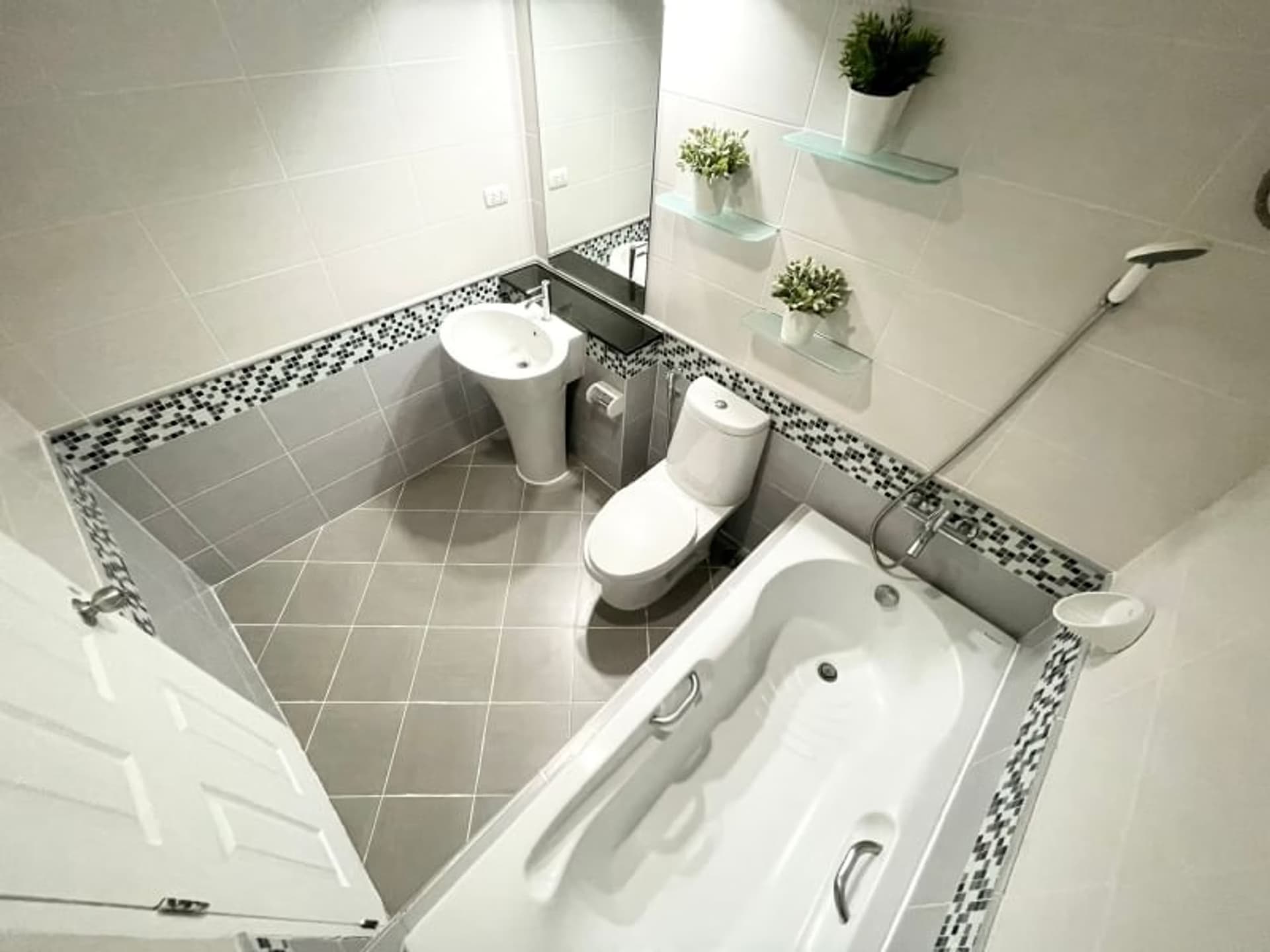 2 ห้องนอน Condo สำหรับ จำหน่าย ใน คลองเตย - Image 7