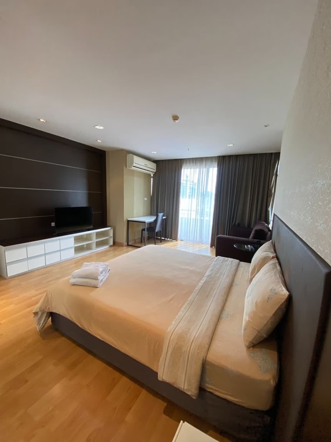 1 Bed Condo for Rent in Khlong Toei - Image 1