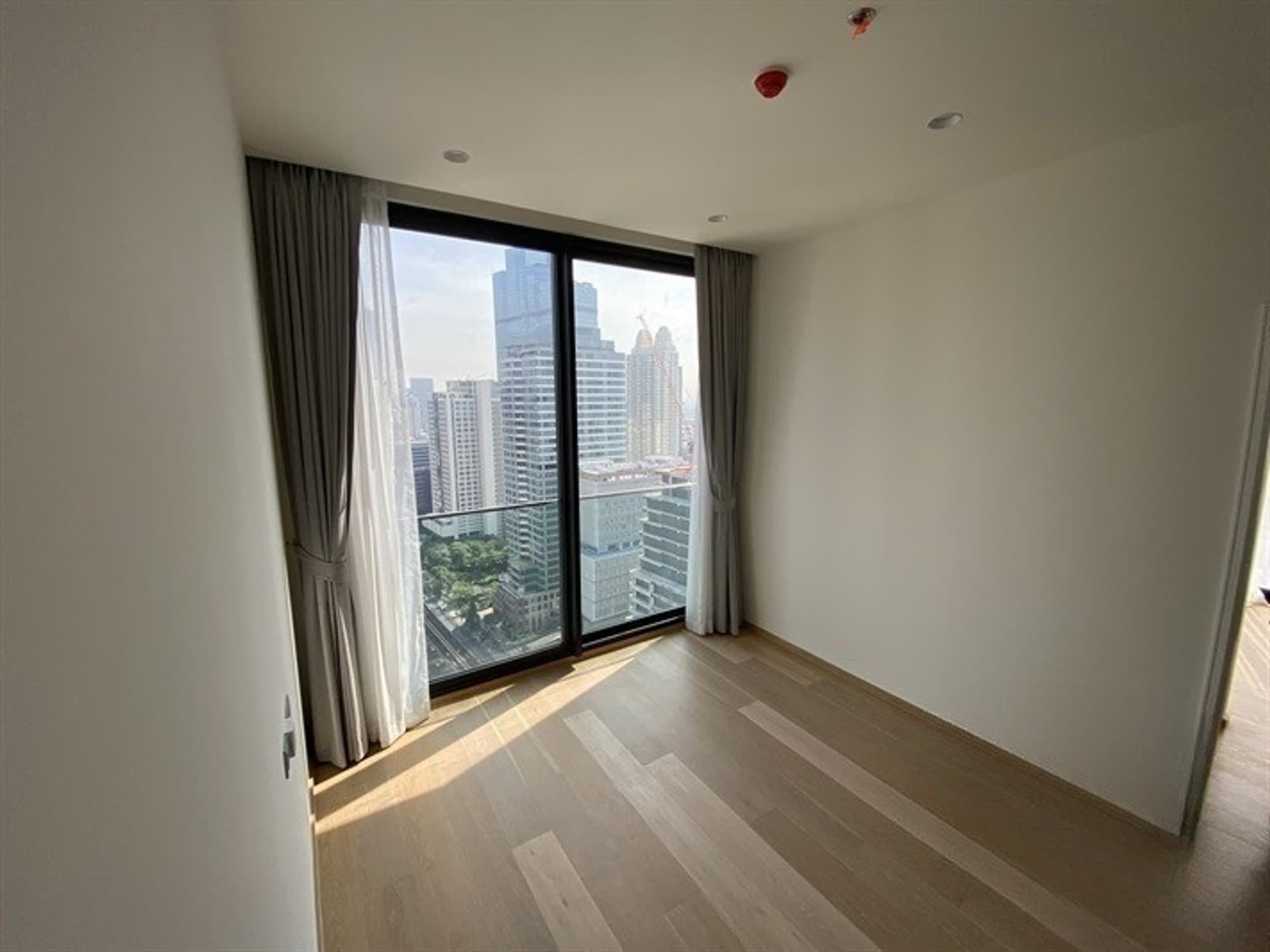 2 ห้องนอน คอนโด สำหรับ ขาย ใน บางรัก - Image 2