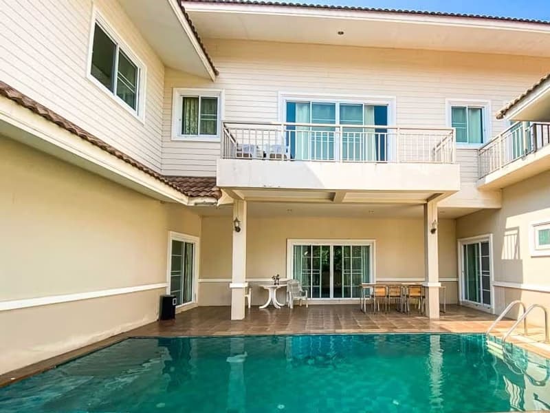 6 Bedroom House