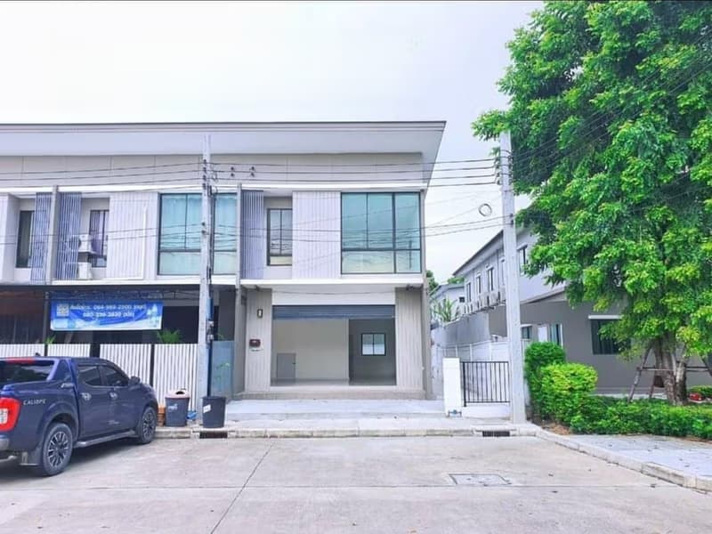 3 Bed Townhouse for Rent and Sale in Bang Phli