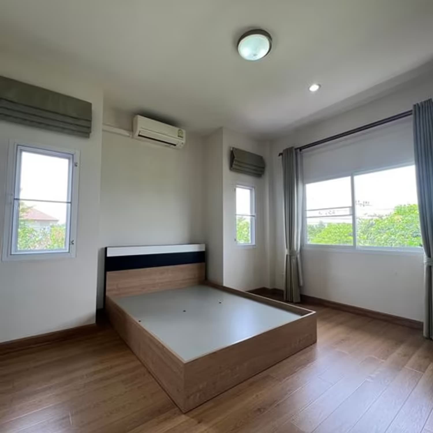 4 Bedroom House - Image 14
