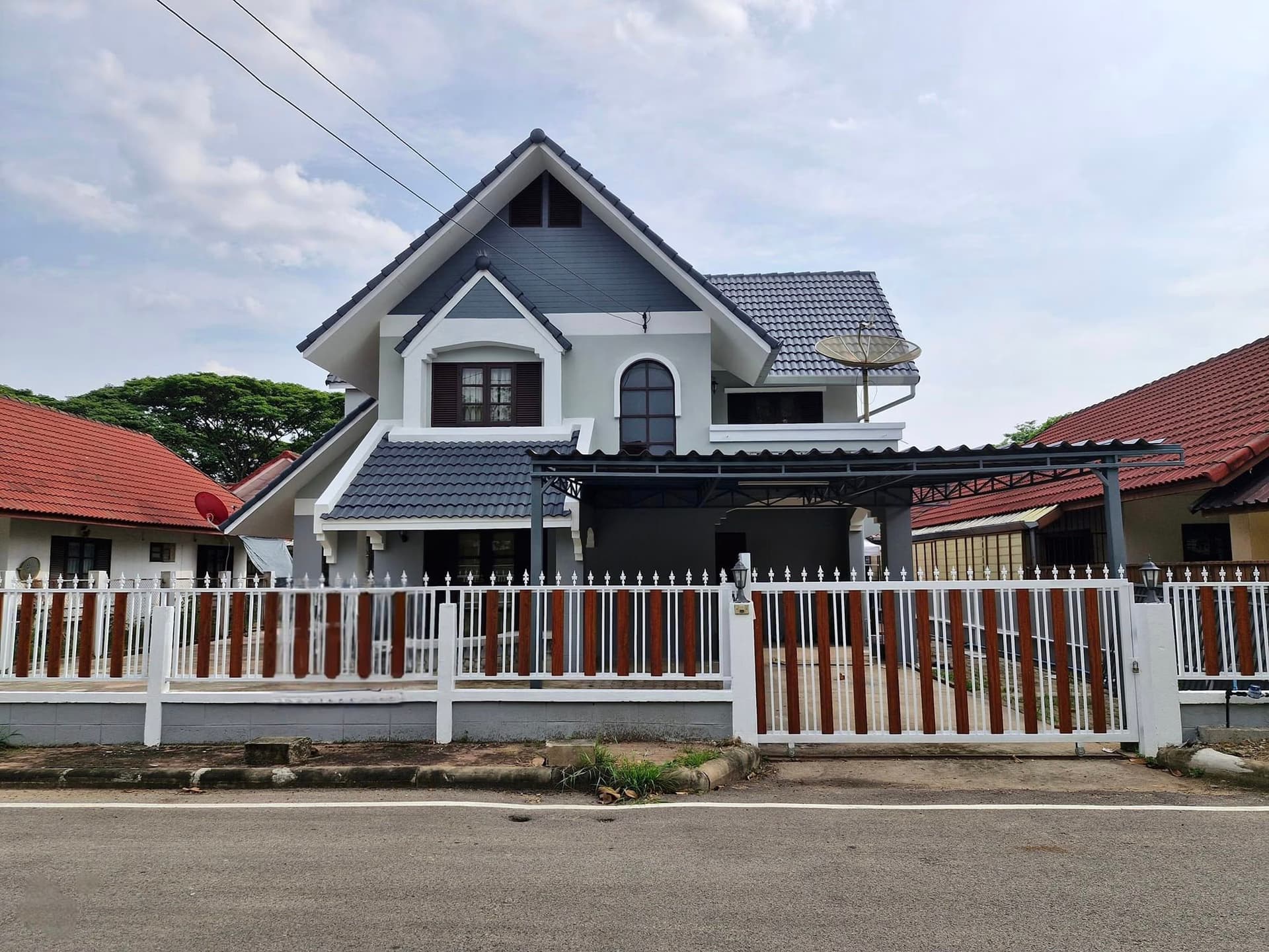 4 Bed House for Rent in Mueang Chiang Mai - Image 1