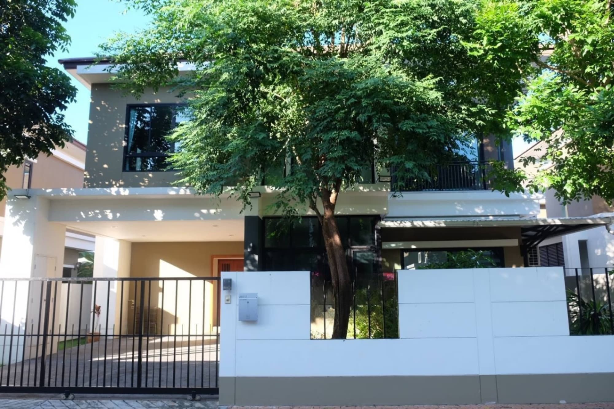 4 ห้องนอน บ้าน สำหรับ จำหน่าย ใน Bang Phli - Image 1