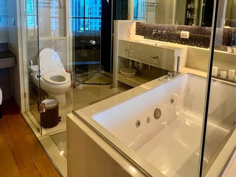 1 Bed Condo for Rent in Bang Rak