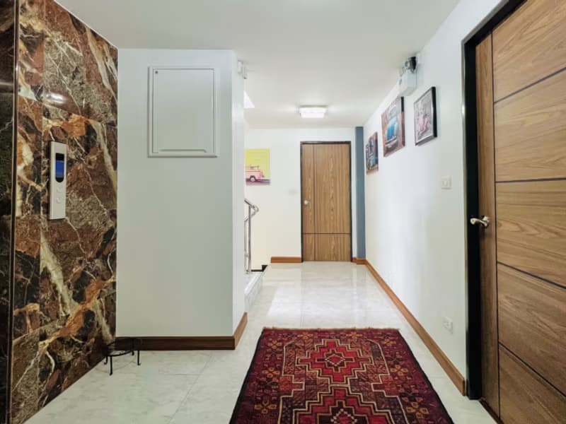 6 Bed House for Sale in Mueang Chiang Mai