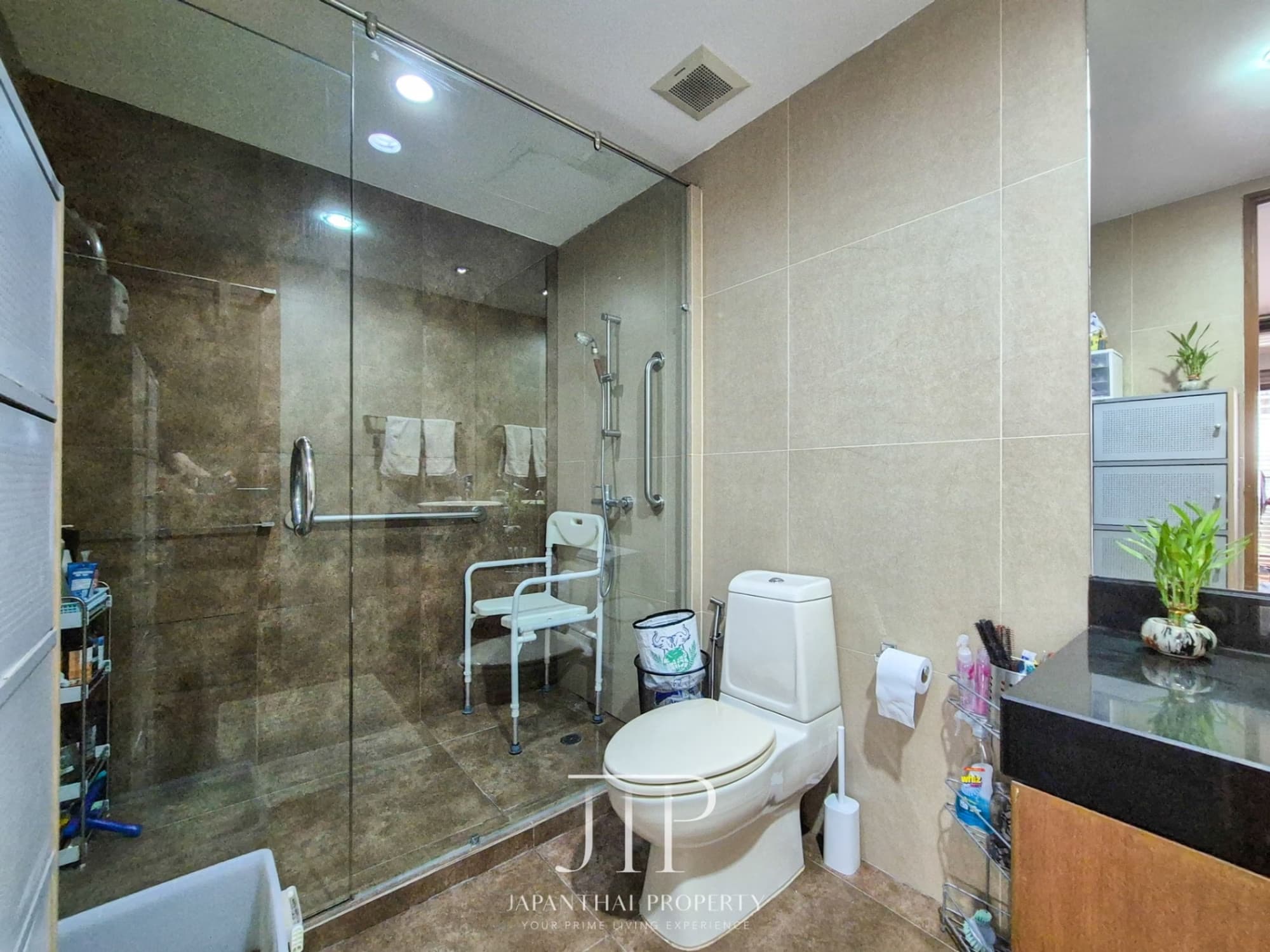 3 Bed Condo for Sale in Watthana - Image 4