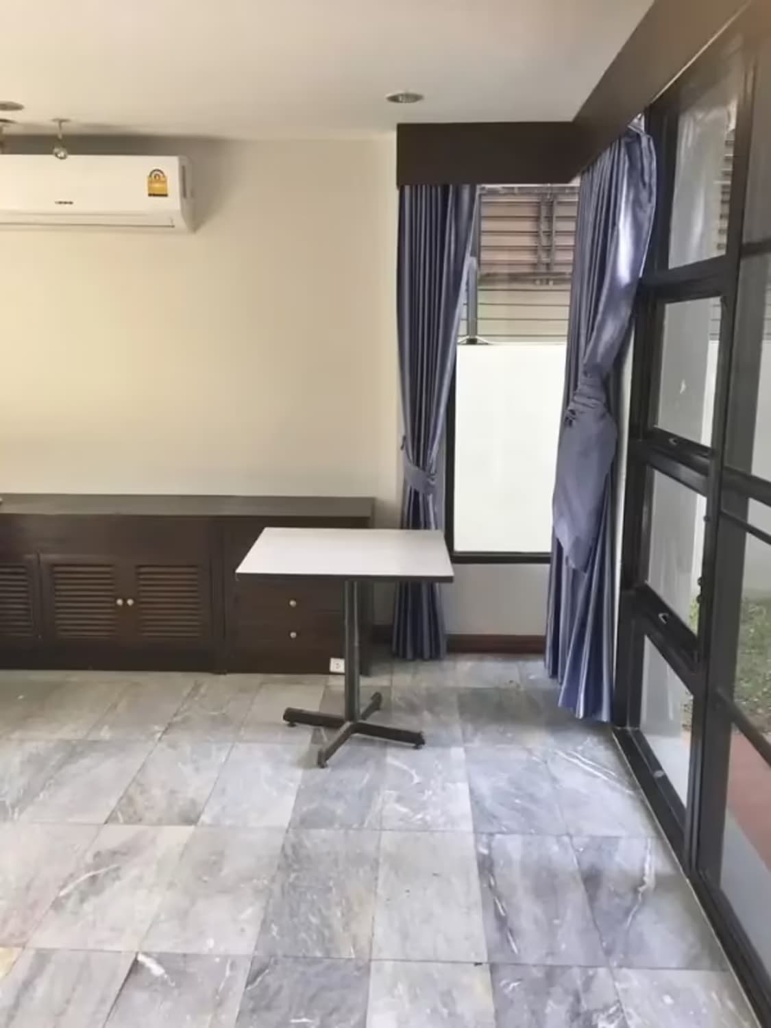 5 Bedroom House - Image 23