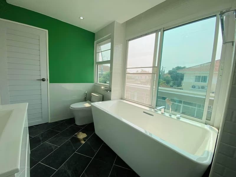 5 Bed House for Rent in Mueang Chiang Mai