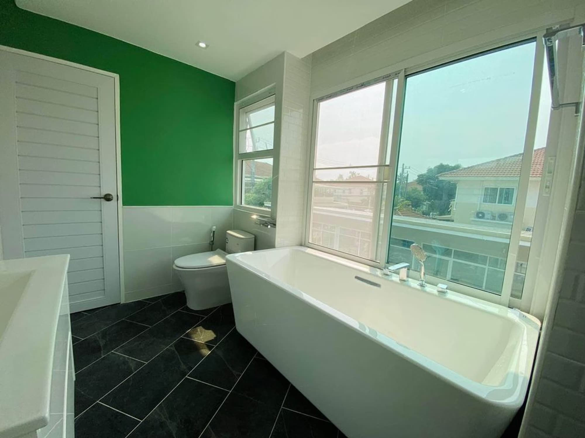 5 Bed House for Rent in Mueang Chiang Mai - Image 12