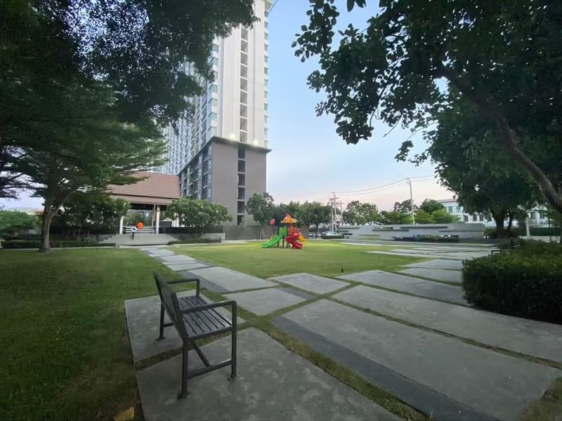 The Parkland Srinakarin Lakeside