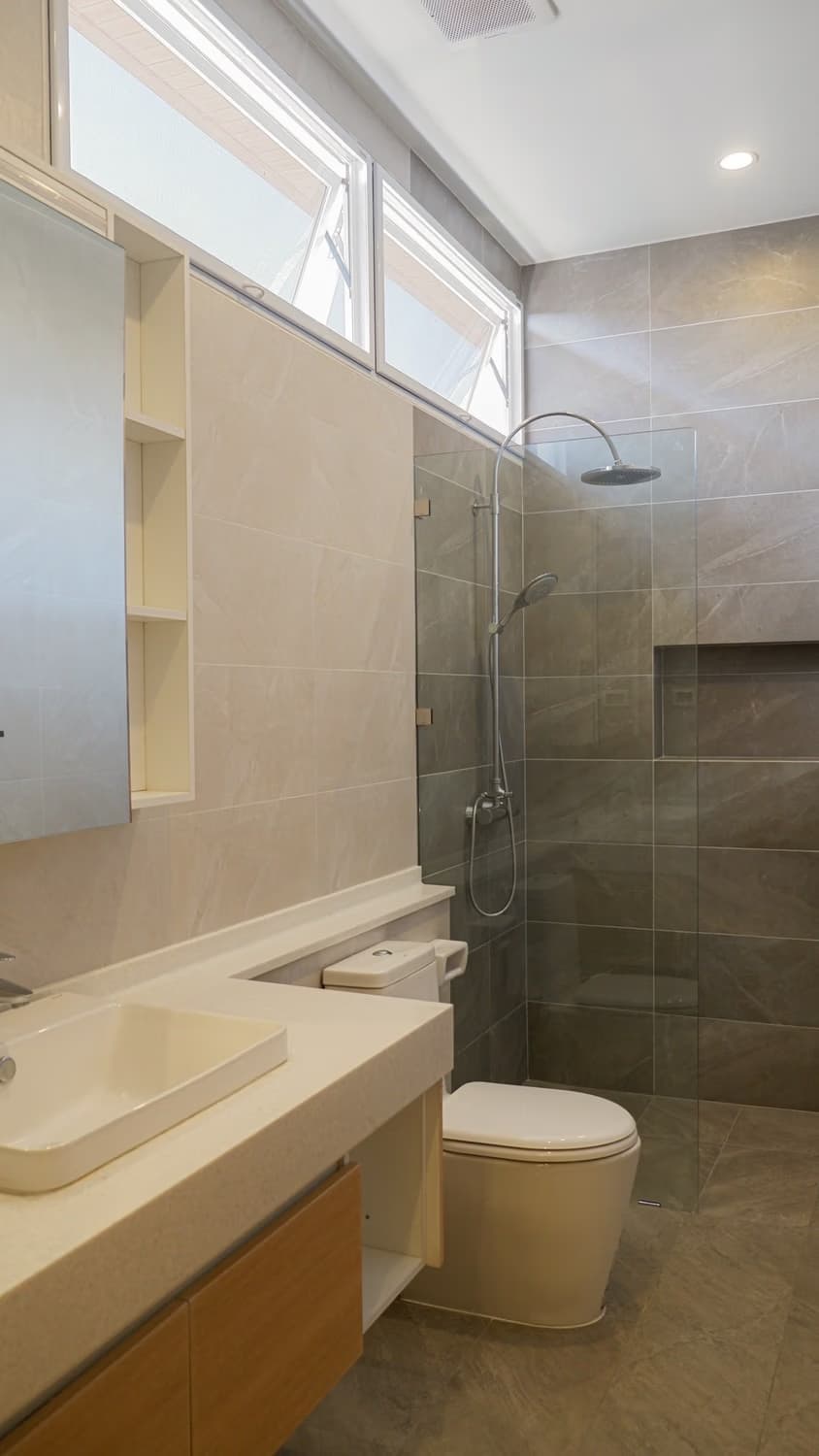4 Bedroom House - Image 15