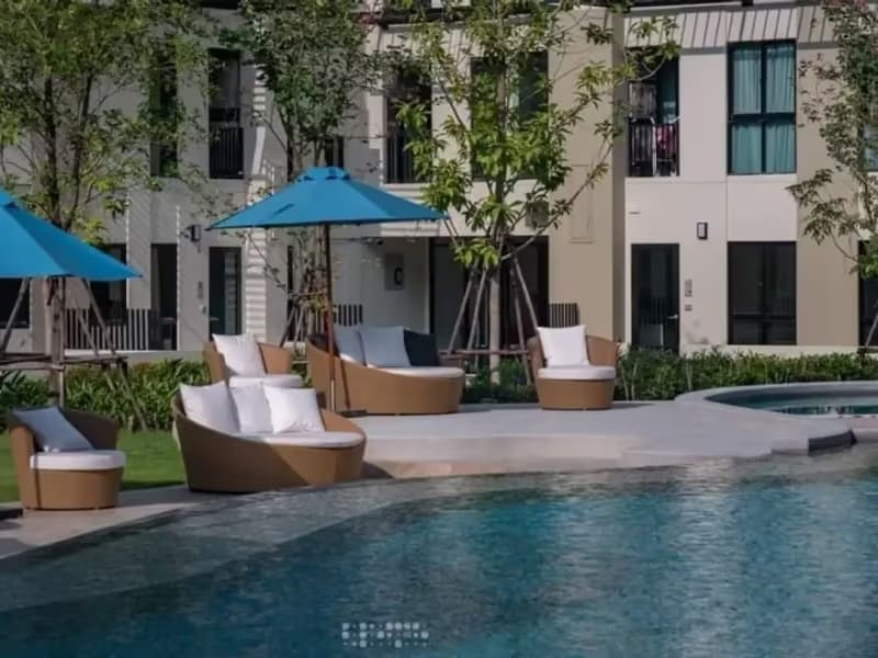 1 Bedroom Condo