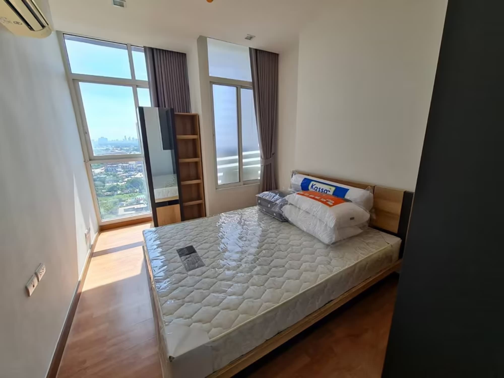1 Bedroom Condo - Image 1