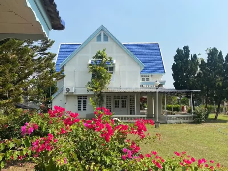5 Bedroom House