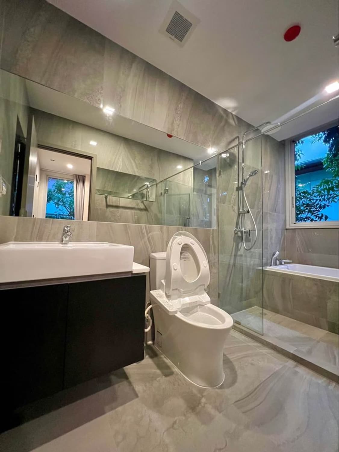 2 Bed Condo for Rent and Sale in Watthana - Image 9
