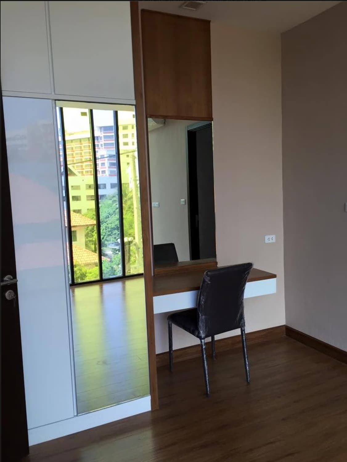 Condo for Sale, Rent at Stylish Condo - Image 3
