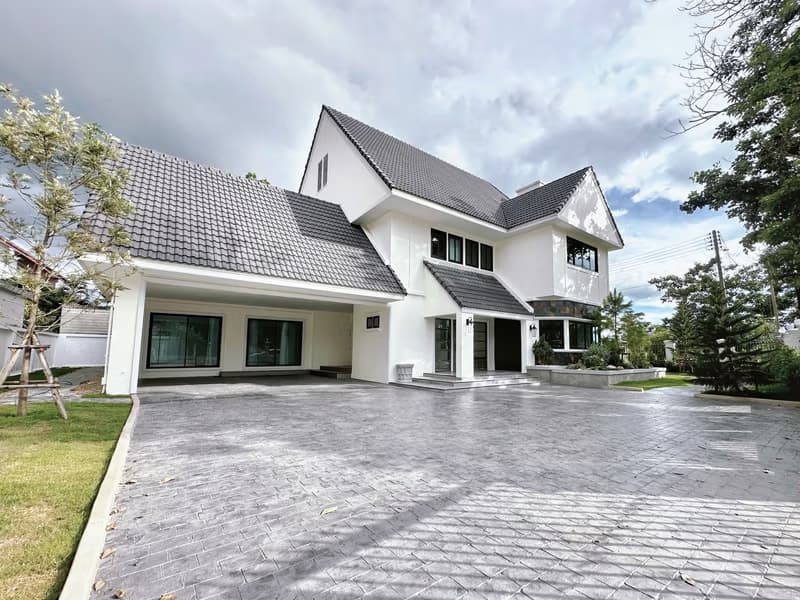 5 Bed House for Sale in San Kamphaeng