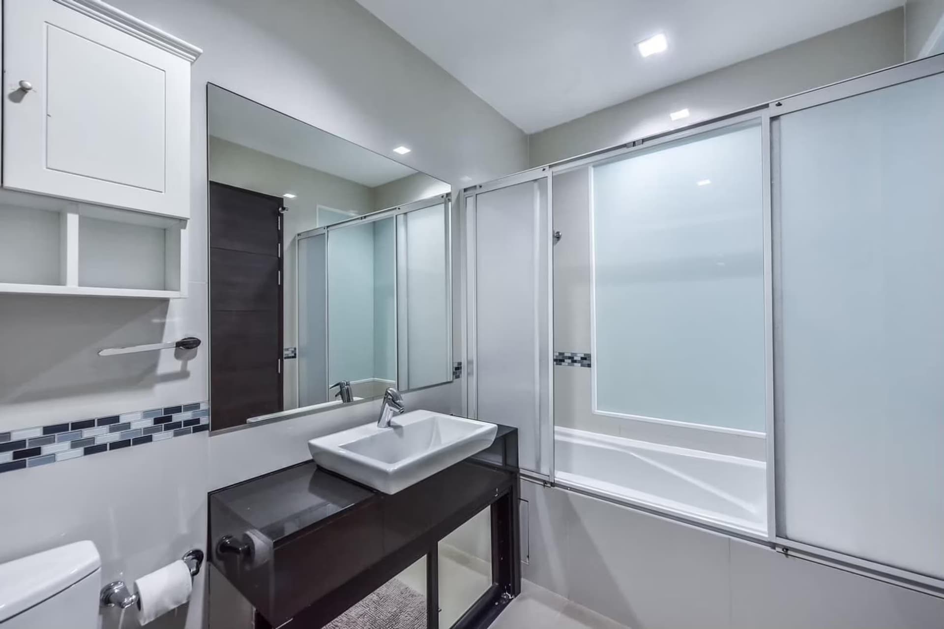 2 Bed condo for Rent  near undefined - Image 6