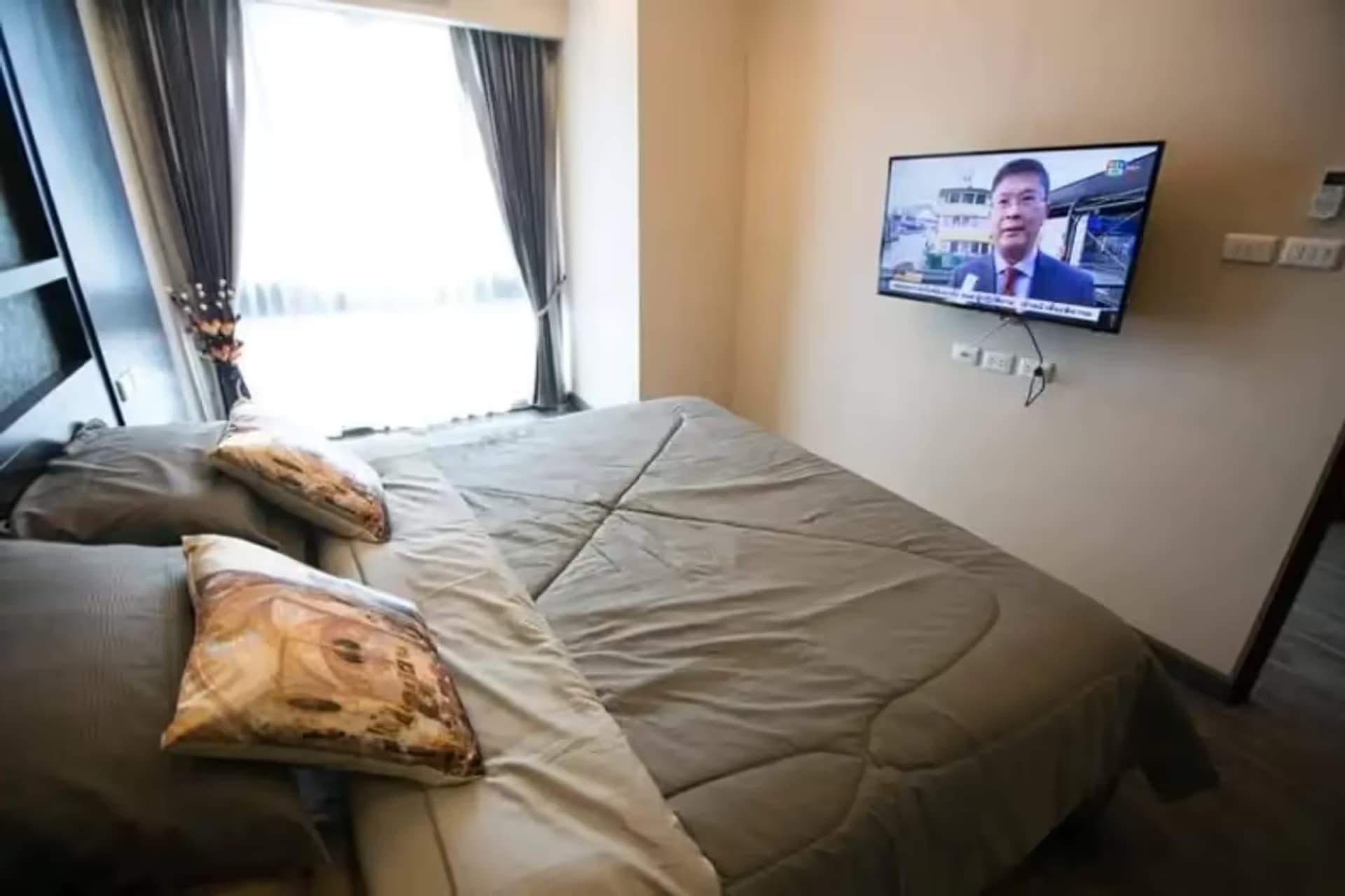 1 Bedroom Condo - Image 9
