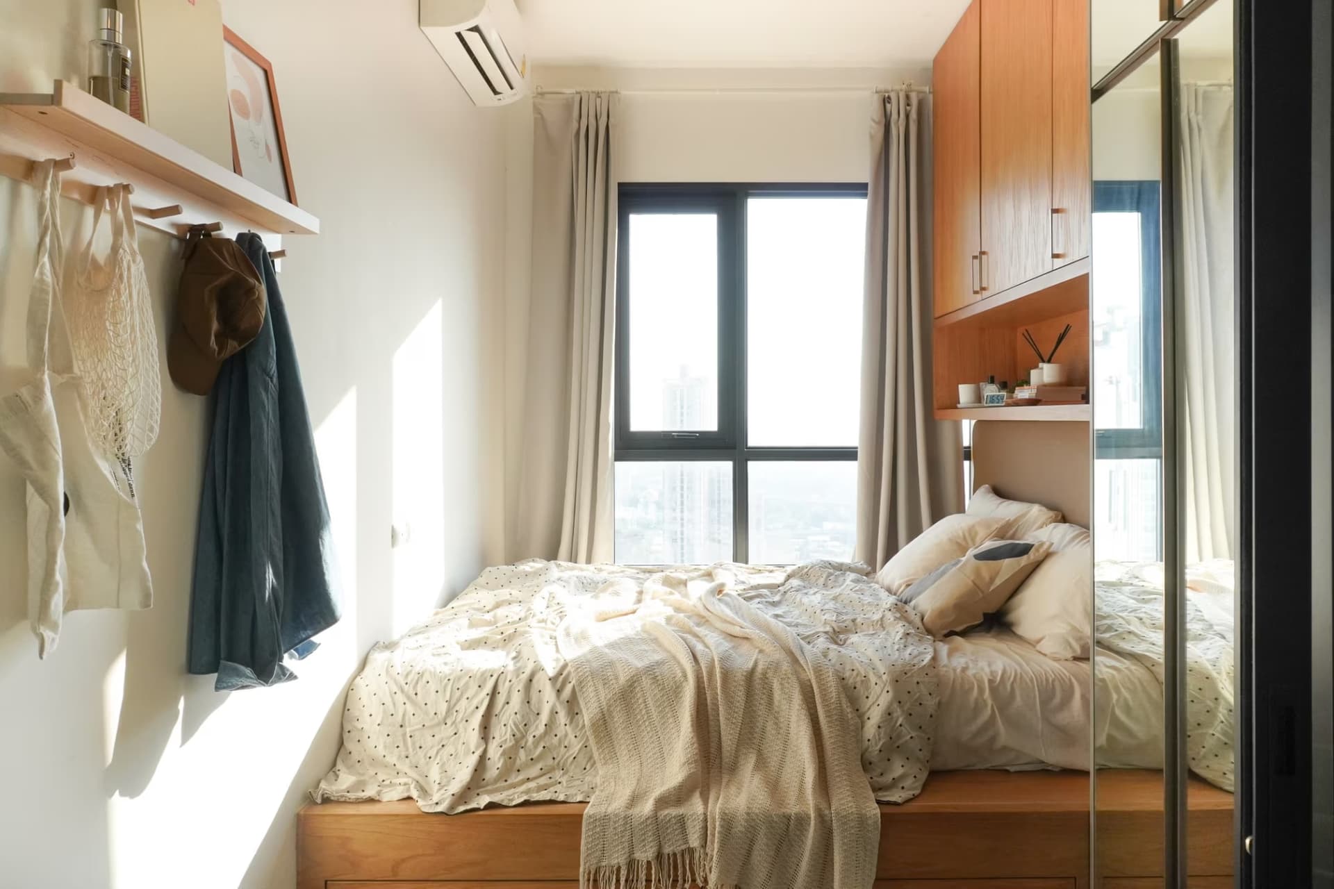 1 Bedroom Condo - Image 1