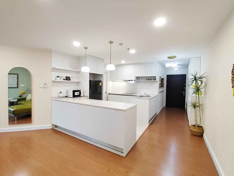 2 Bed Condo for Sale in Huai Khwang