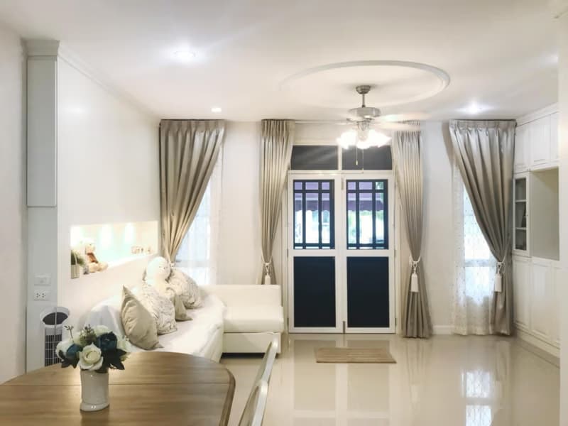 3 Bed House for Rent in เขตพระโขนง