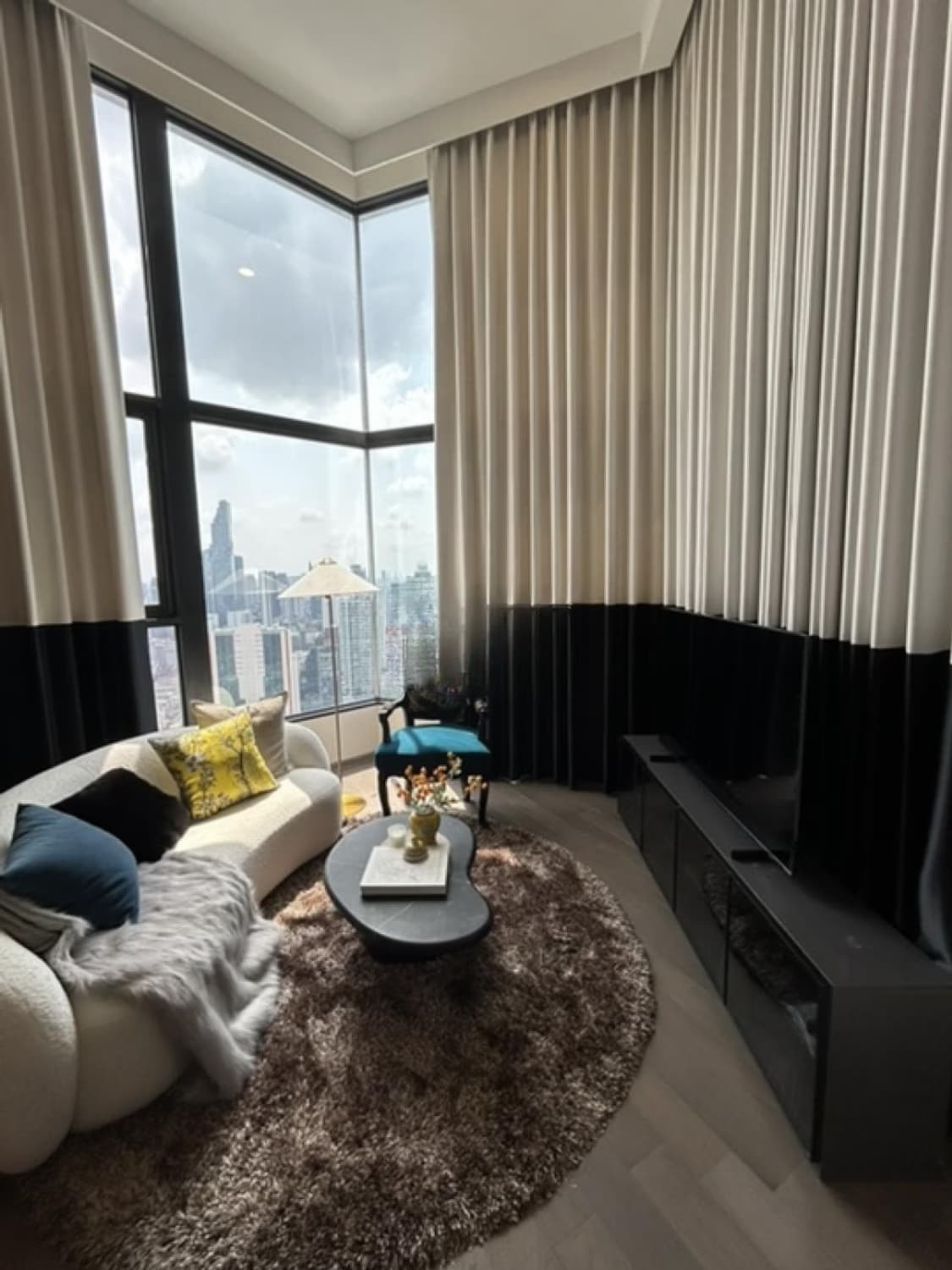 2 Bed Condo for Sale  Near Hua Lamphong MRT - Image 2