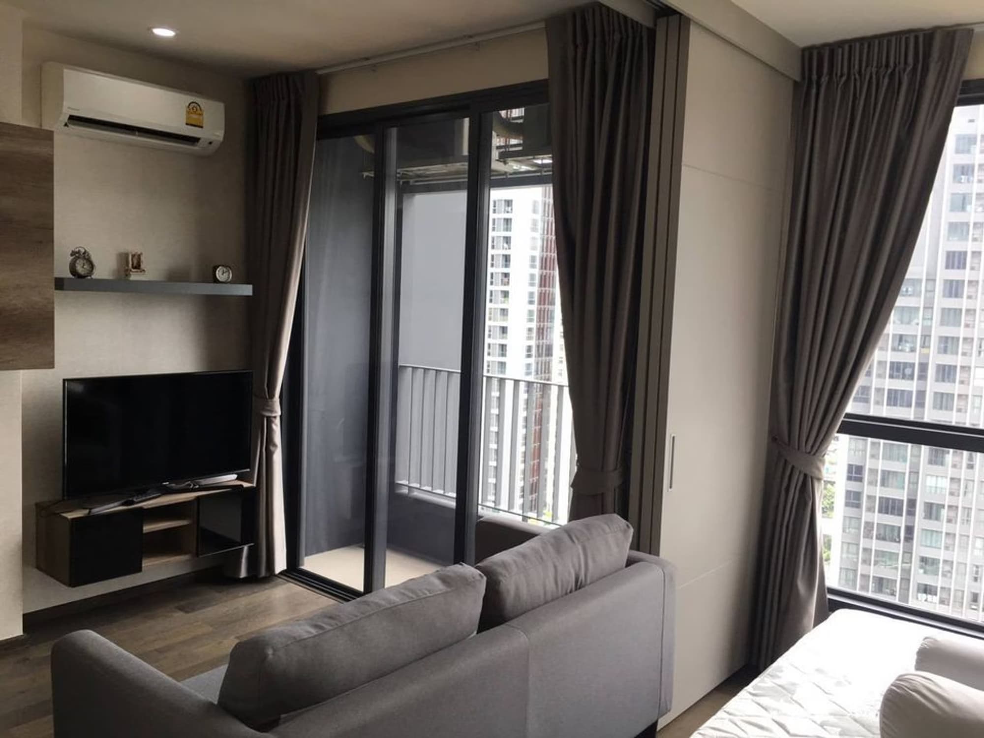 undefined Bed Condo for Rent in Ratchathewi - Image 1