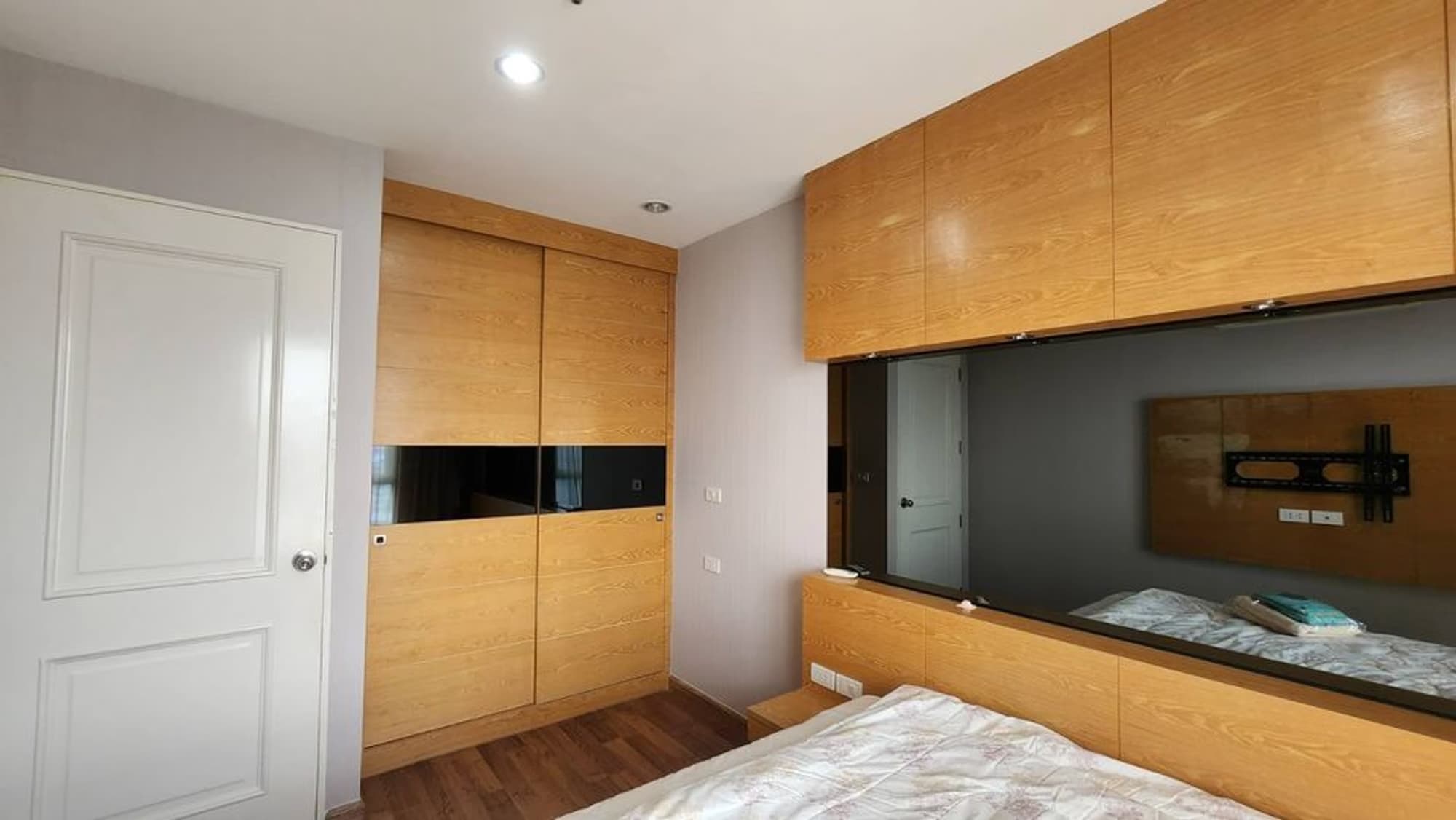 1 Bed Condo for Sale  Near Phra Ram 9 MRT - Image 6