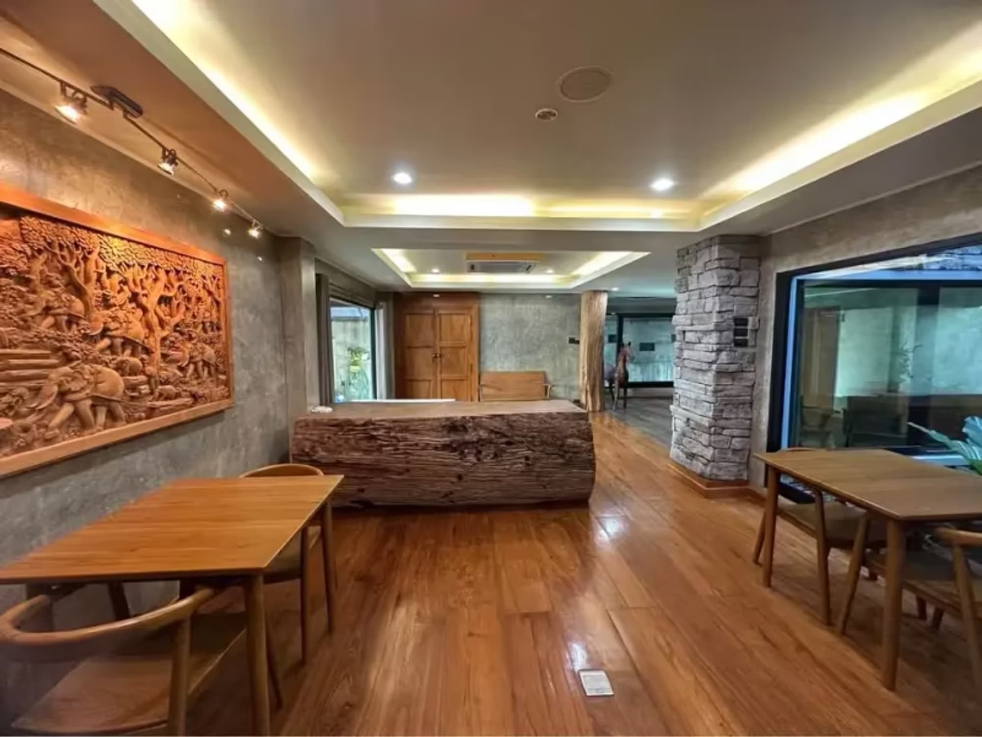 6 Bedroom House - Image 4